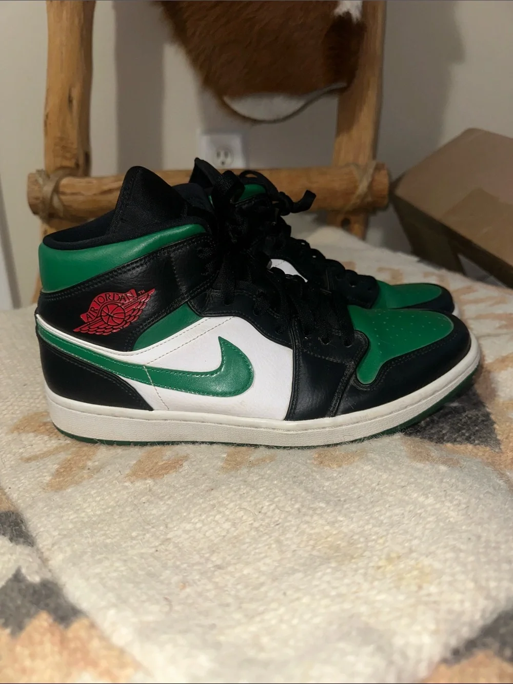 Jordan 1 Mid Green Toe